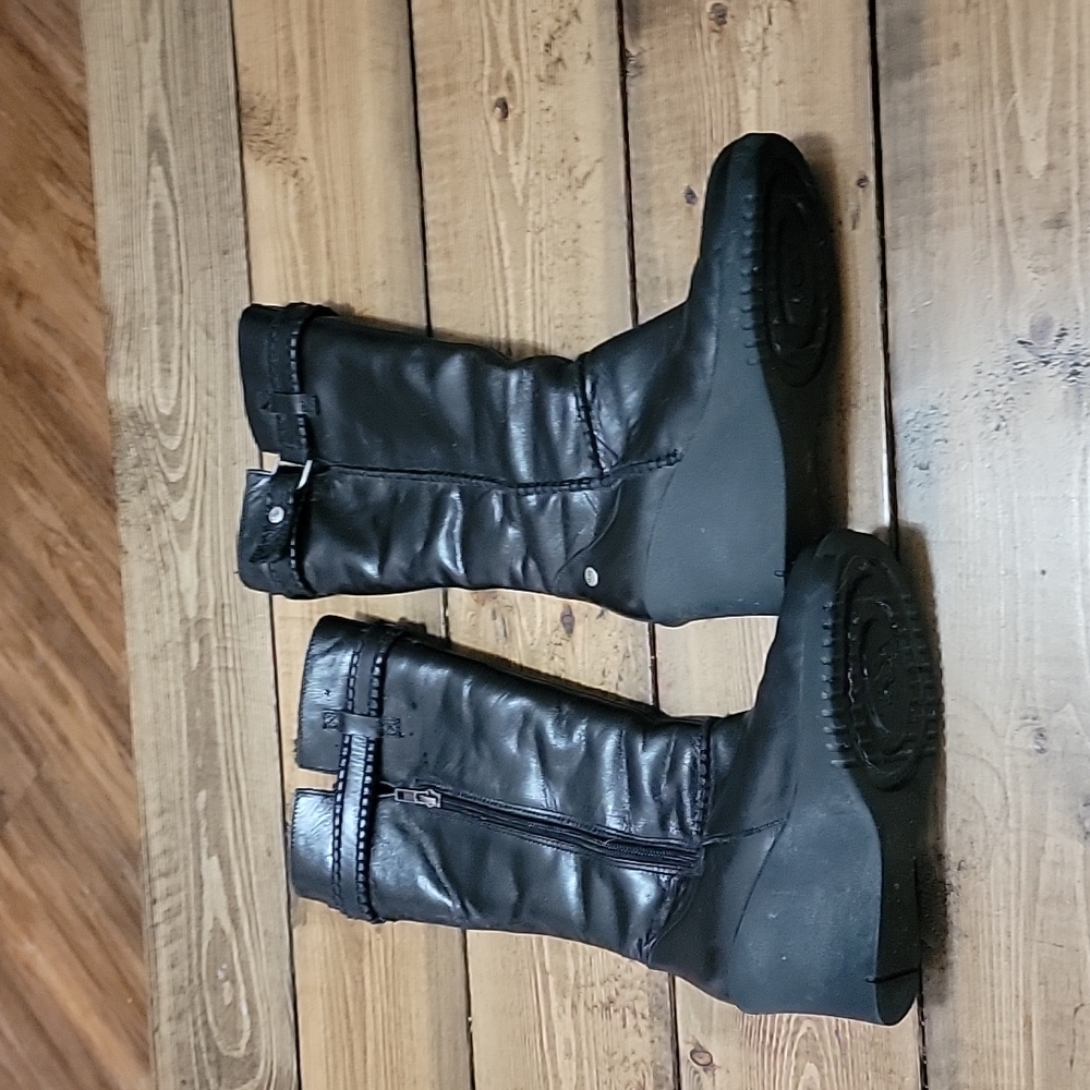 UGG leather wedge boots leather size 7 black